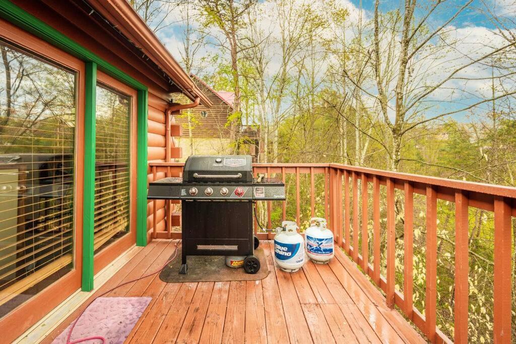 Four Private Suites - Hot Tub - Arcade - Fast Wi-Fi - One Minute To Parkway Fun Pigeon Forge Εξωτερικό φωτογραφία