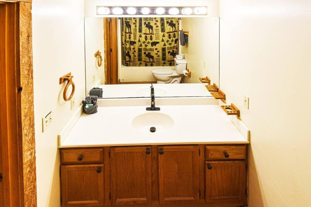 Four Private Suites - Hot Tub - Arcade - Fast Wi-Fi - One Minute To Parkway Fun Pigeon Forge Εξωτερικό φωτογραφία