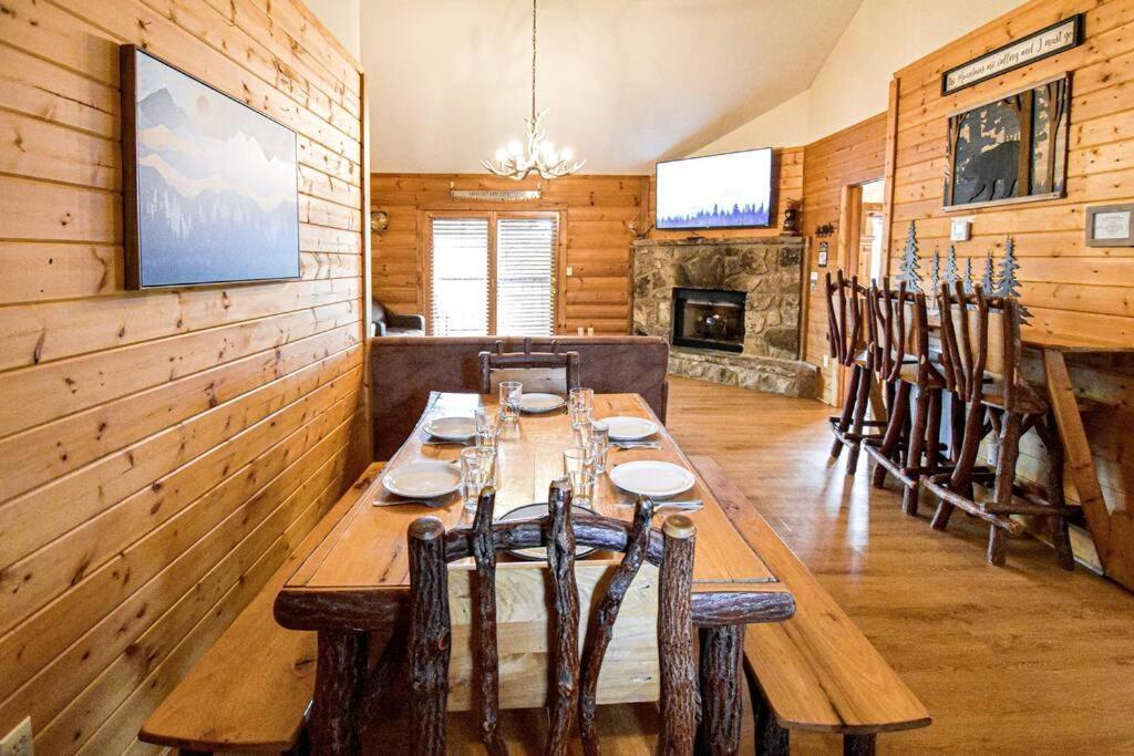 Four Private Suites - Hot Tub - Arcade - Fast Wi-Fi - One Minute To Parkway Fun Pigeon Forge Εξωτερικό φωτογραφία