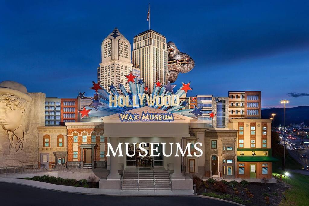 Four Private Suites - Hot Tub - Arcade - Fast Wi-Fi - One Minute To Parkway Fun Pigeon Forge Εξωτερικό φωτογραφία