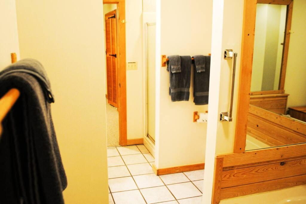 Four Private Suites - Hot Tub - Arcade - Fast Wi-Fi - One Minute To Parkway Fun Pigeon Forge Εξωτερικό φωτογραφία