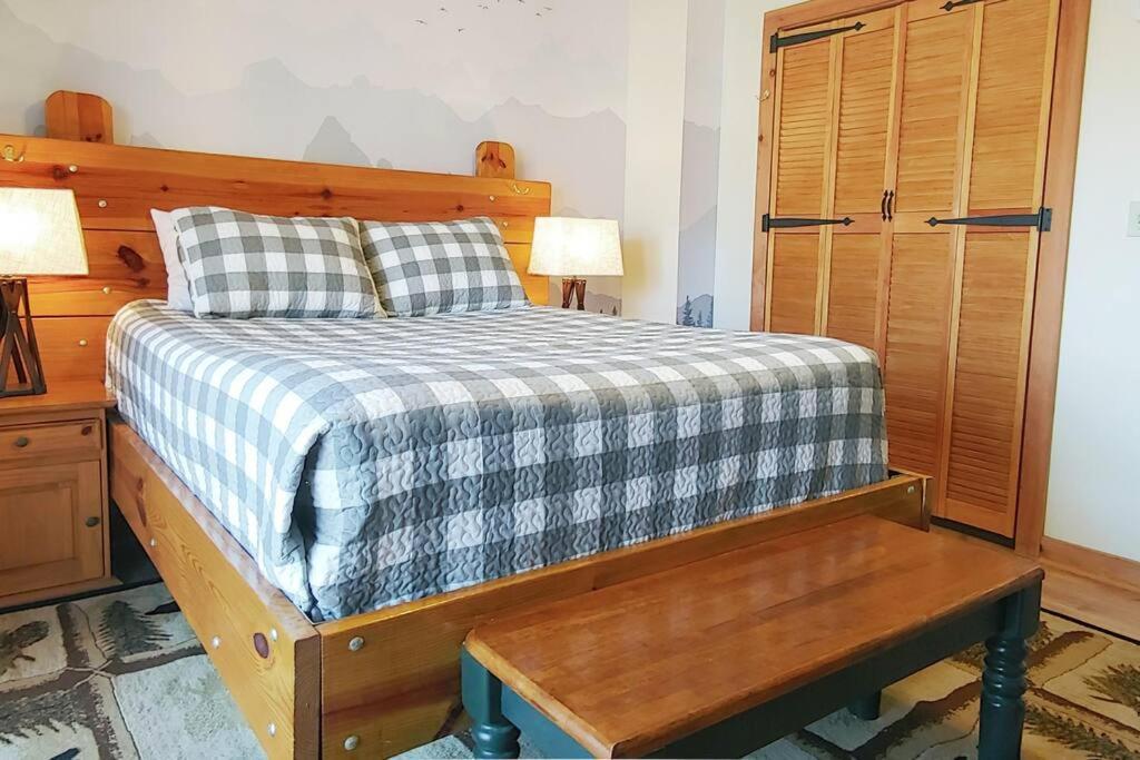 Four Private Suites - Hot Tub - Arcade - Fast Wi-Fi - One Minute To Parkway Fun Pigeon Forge Εξωτερικό φωτογραφία