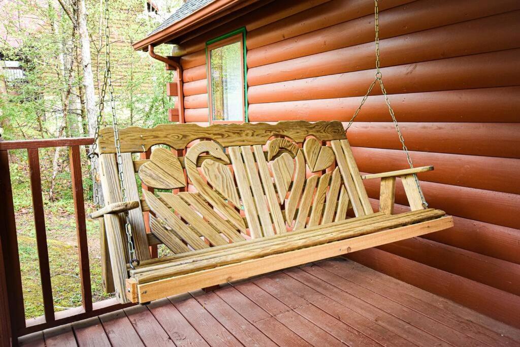 Four Private Suites - Hot Tub - Arcade - Fast Wi-Fi - One Minute To Parkway Fun Pigeon Forge Εξωτερικό φωτογραφία