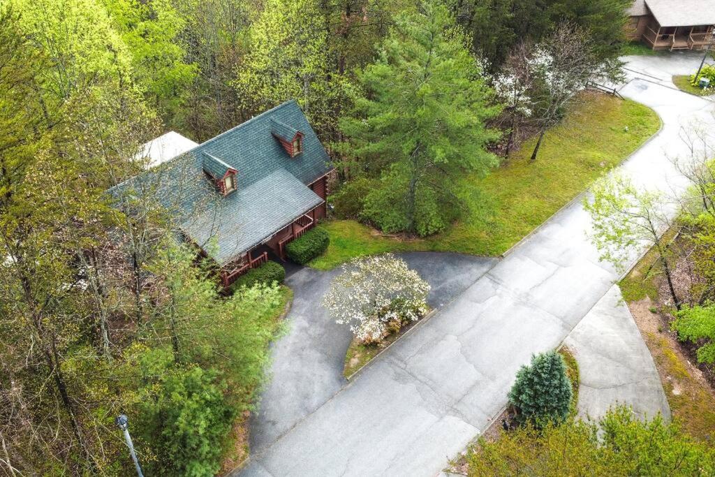 Four Private Suites - Hot Tub - Arcade - Fast Wi-Fi - One Minute To Parkway Fun Pigeon Forge Εξωτερικό φωτογραφία