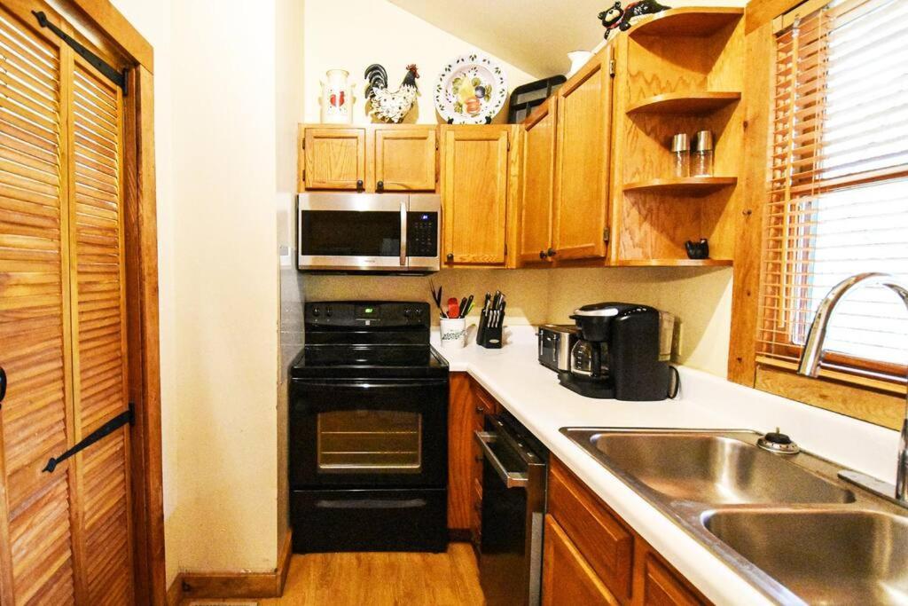 Four Private Suites - Hot Tub - Arcade - Fast Wi-Fi - One Minute To Parkway Fun Pigeon Forge Εξωτερικό φωτογραφία