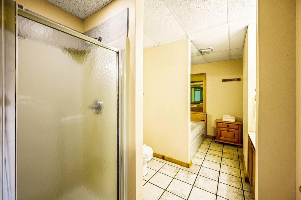 Four Private Suites - Hot Tub - Arcade - Fast Wi-Fi - One Minute To Parkway Fun Pigeon Forge Εξωτερικό φωτογραφία